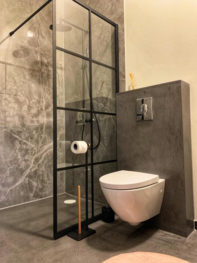 Broncks Apartment 5 - Modern 2-Bedroom In The Heart Of 토르스하운 외부 사진